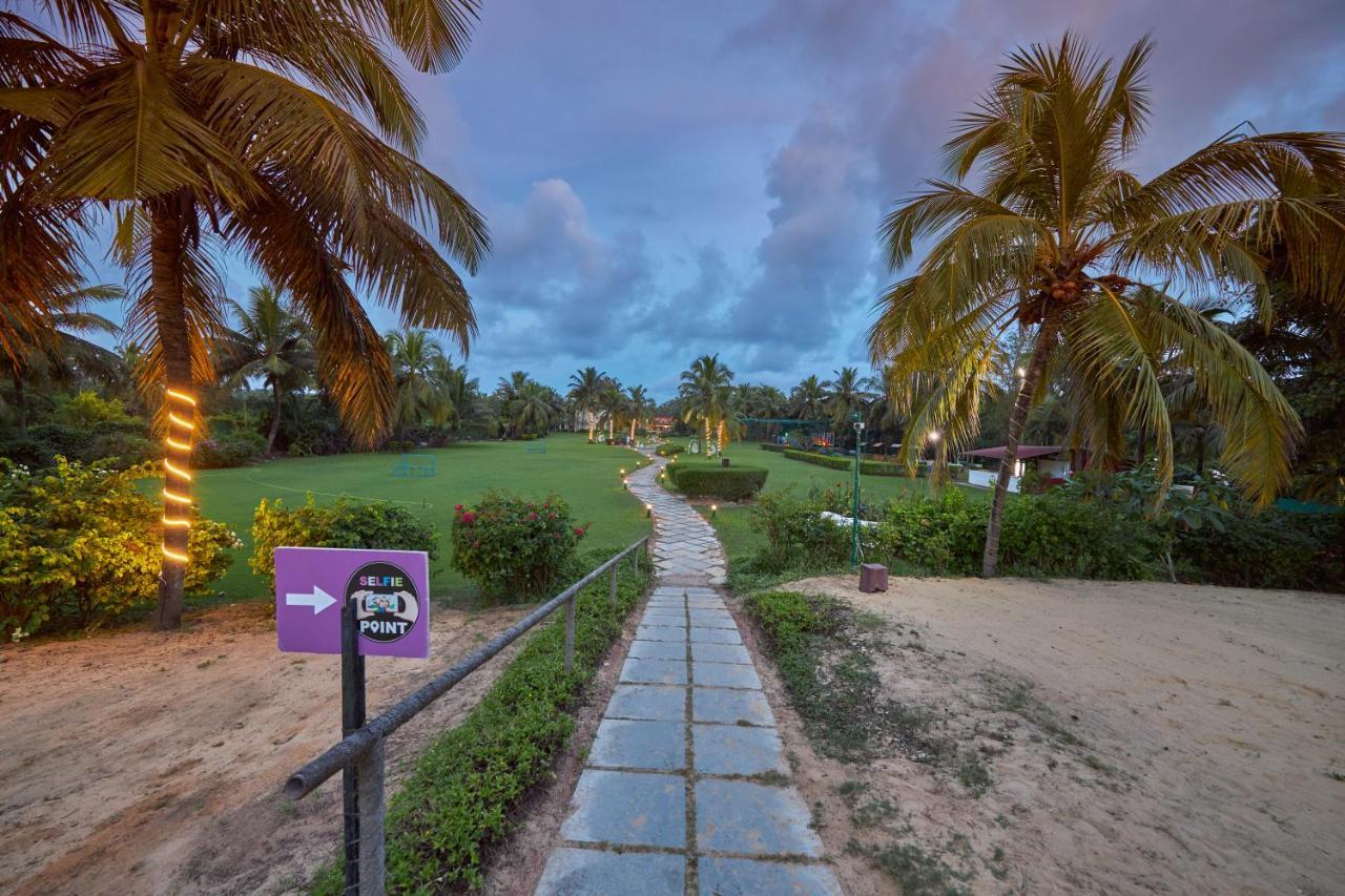 Royal Orchid Beach Resort & Spa, Utorda Beach Goa Exterior foto
